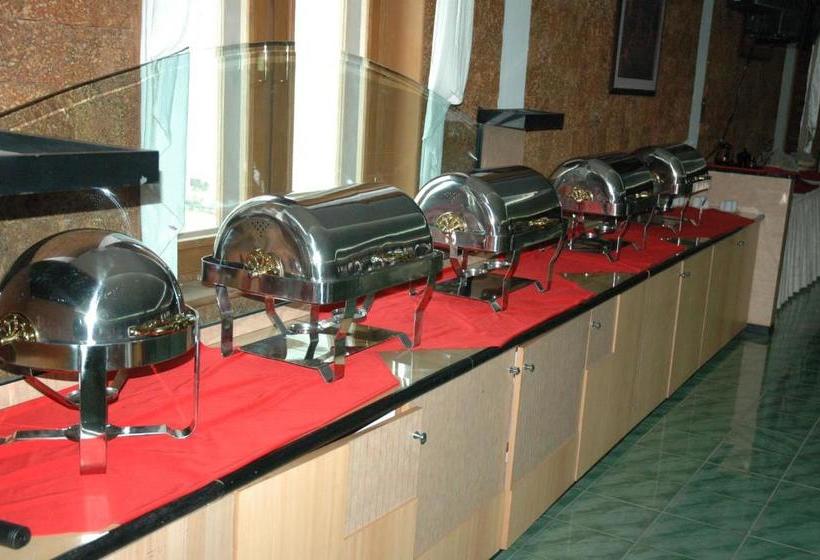 هتل Aye Thar Yar Golf Resort