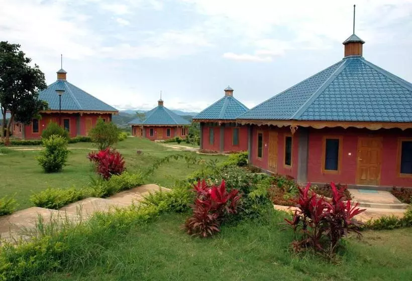 هتل Aye Thar Yar Golf Resort