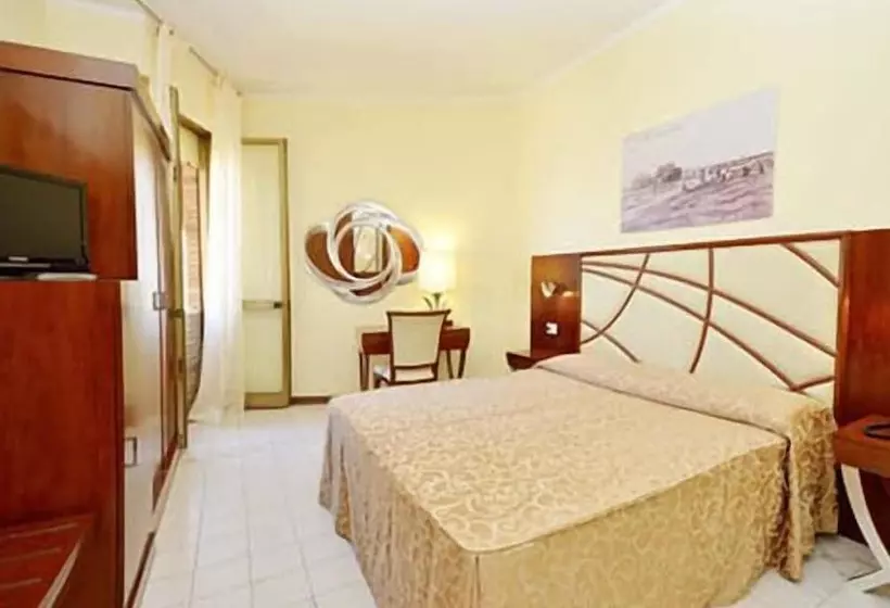 Отель Esplanade