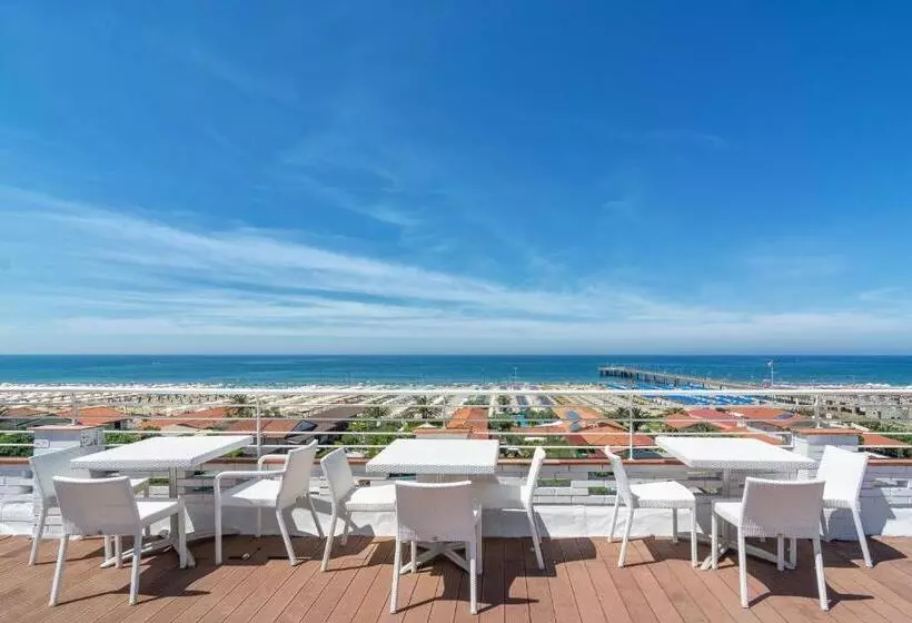 Отель Esplanade