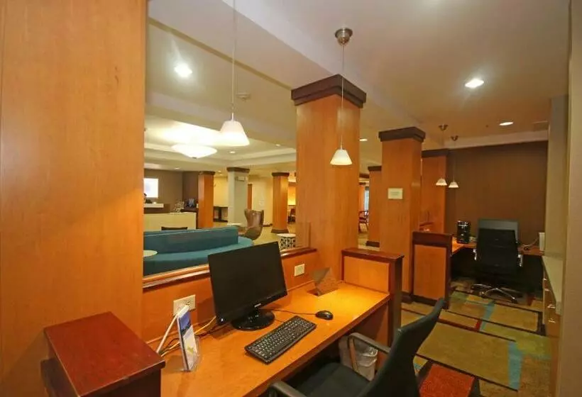 Отель Fairfield Inn & Suites By Marriott Aiken