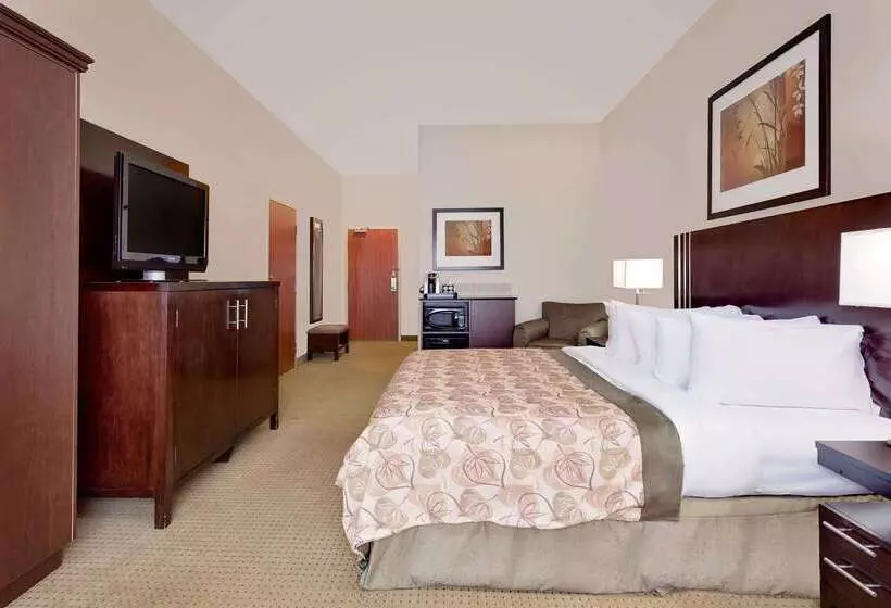 בית מלון כפרי Ramada By Wyndham Lac La Biche