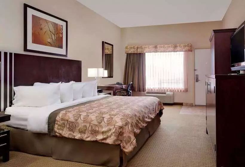 בית מלון כפרי Ramada By Wyndham Lac La Biche