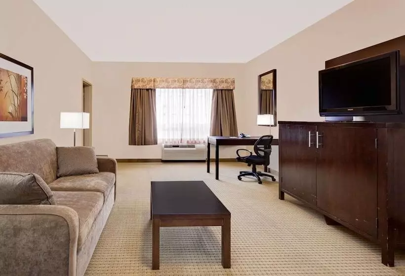 בית מלון כפרי Ramada By Wyndham Lac La Biche