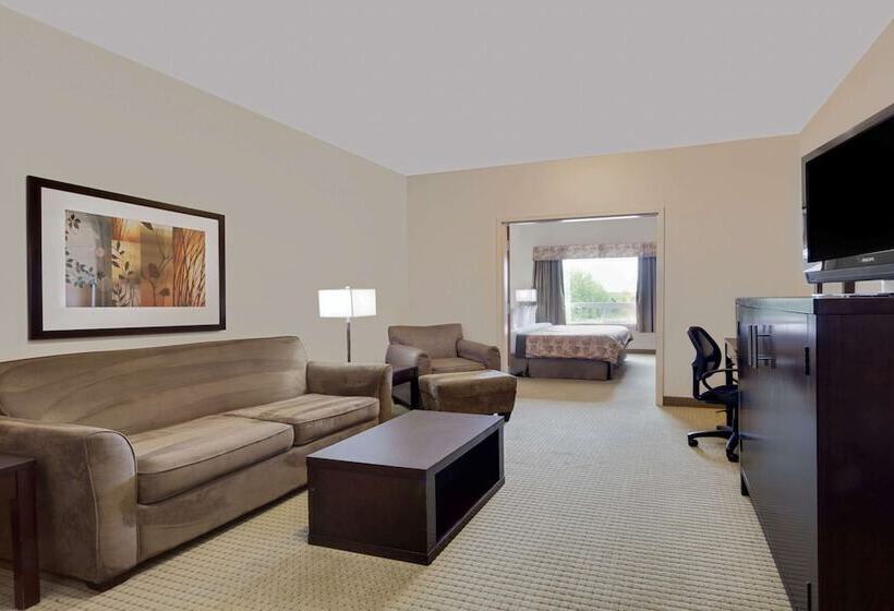 Отель Ramada By Wyndham Lac La Biche