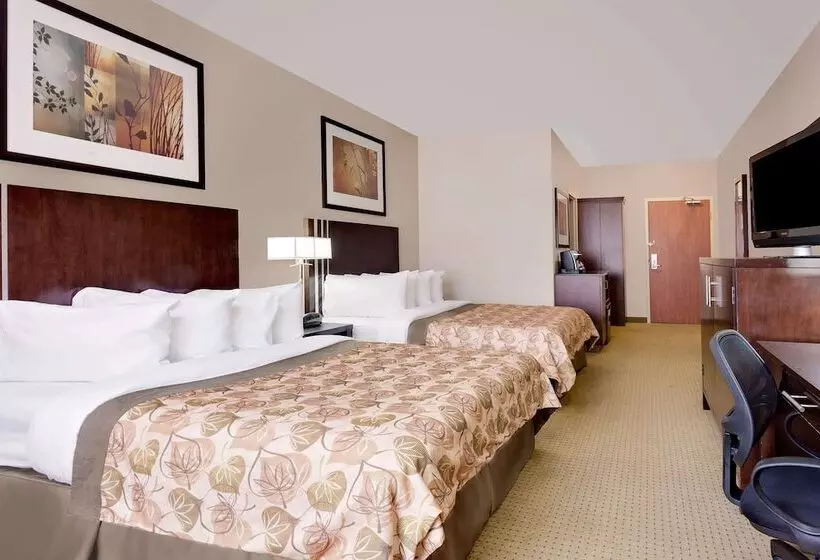 בית מלון כפרי Ramada By Wyndham Lac La Biche