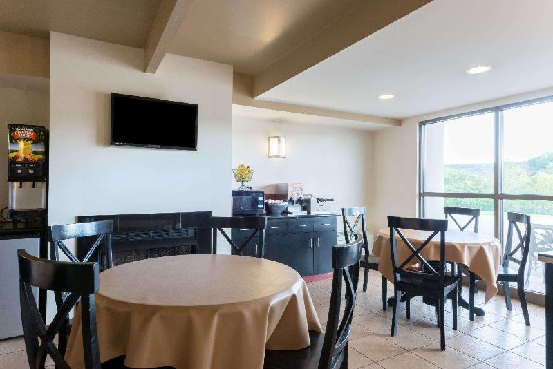 Отель Super 8 By Wyndham Beaver Falls