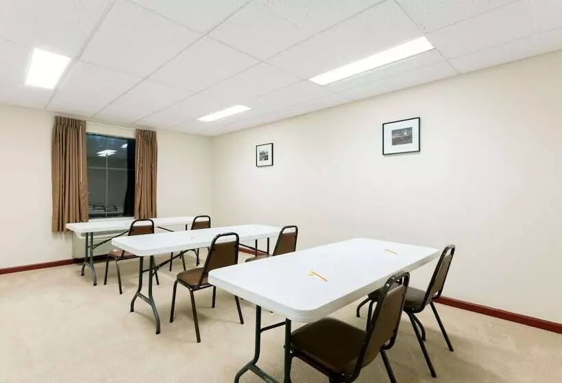 ホテル Super 8 By Wyndham Beaver Falls