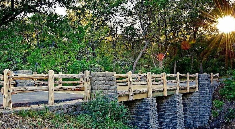 בית מלון כפרי Best Way Inn Cleburne