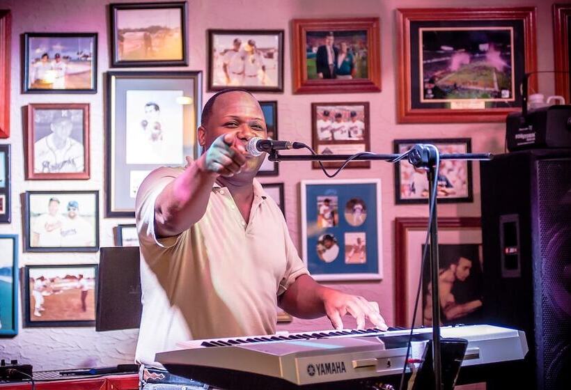 فندق Clarion Suites Roatan At Pineapple Villas