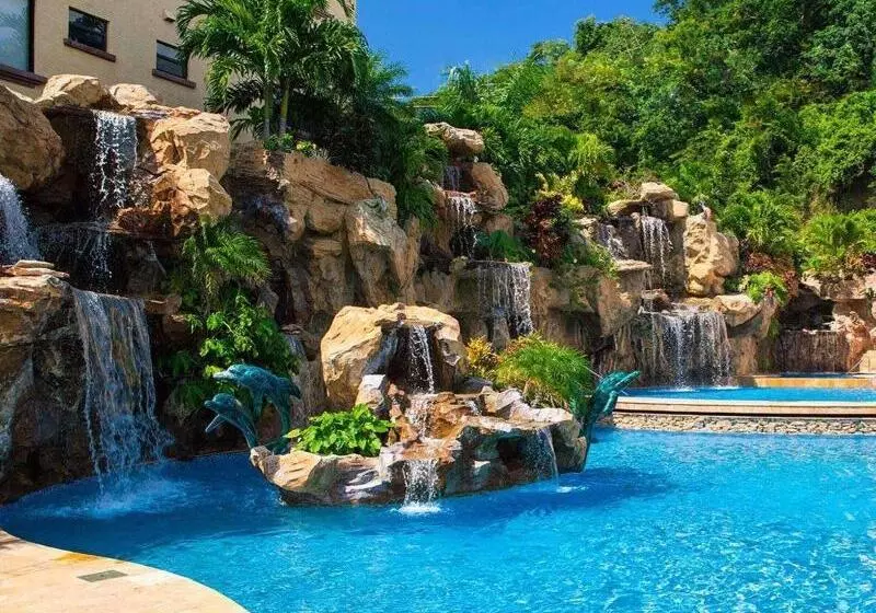 هتل Clarion Suites Roatan At Pineapple Villas