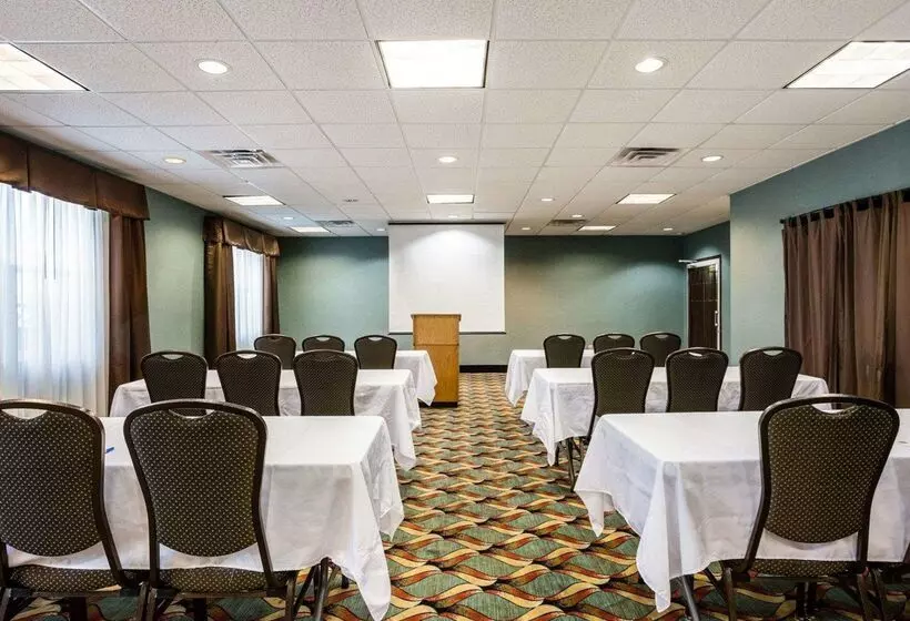 فندق Comfort Inn & Suites