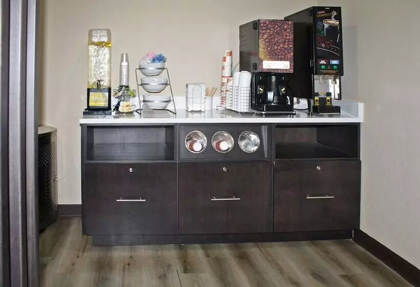 فندق Comfort Inn & Suites