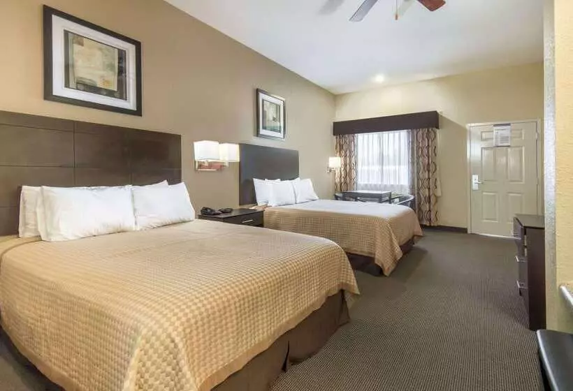 בית מלון כפרי Days Inn By Wyndham Baytown East