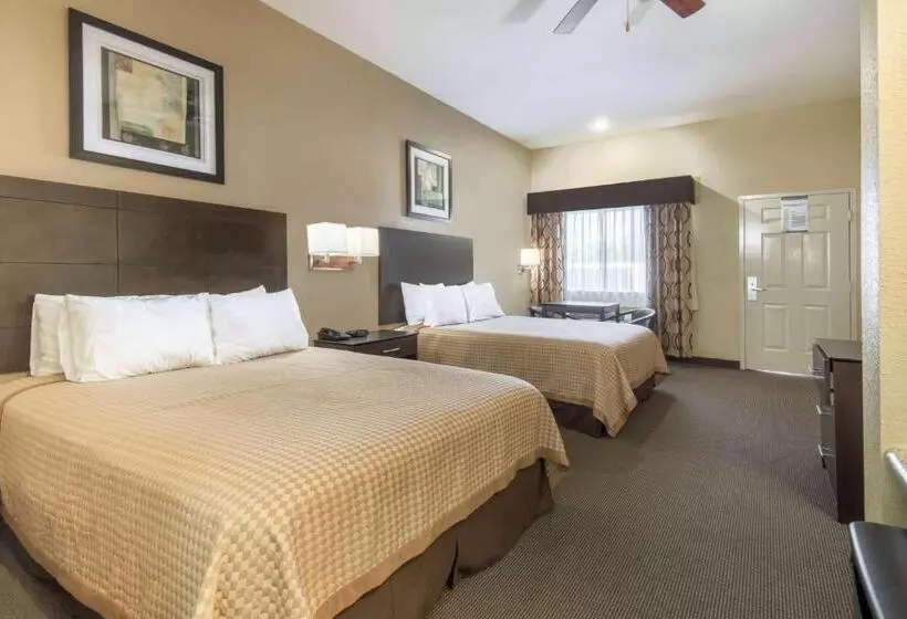 בית מלון כפרי Days Inn By Wyndham Baytown East