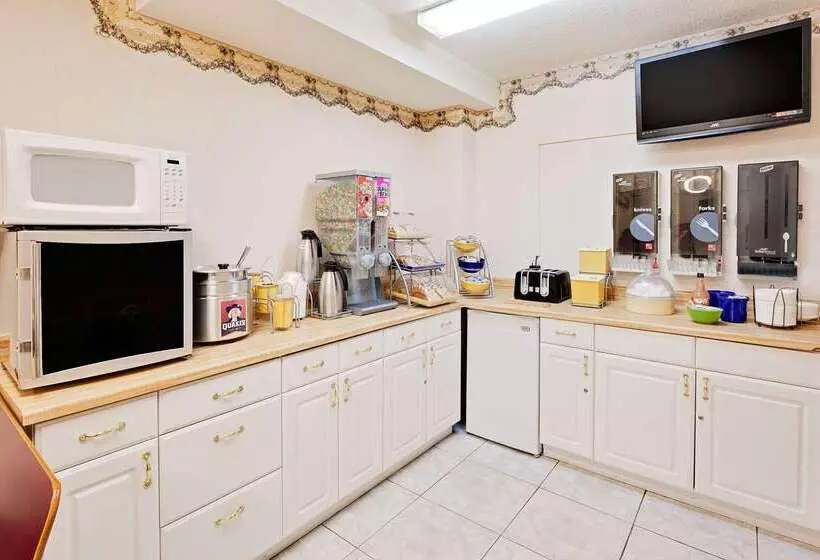 ホテル Days Inn By Wyndham Cadillac