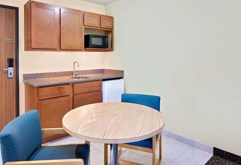 ホテル Days Inn By Wyndham Cadillac