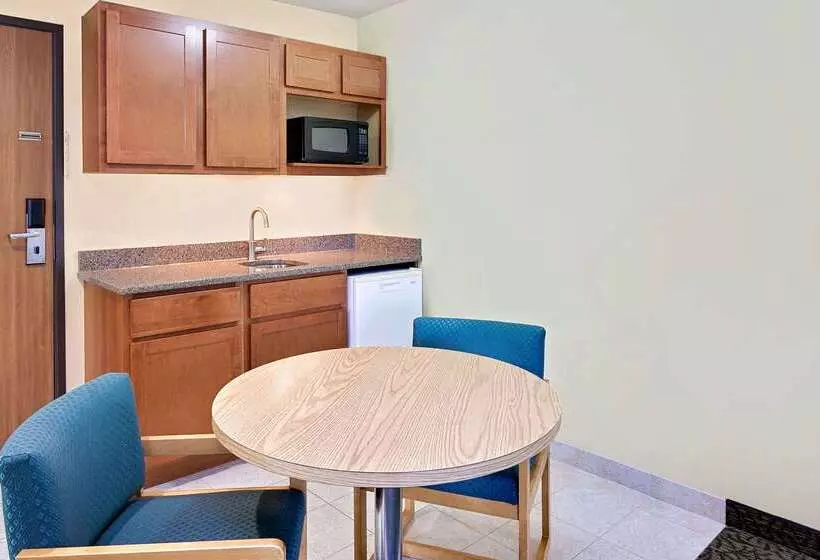 ホテル Days Inn By Wyndham Cadillac