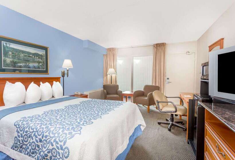 호텔 Days Inn By Wyndham Cedar Falls University Plaza