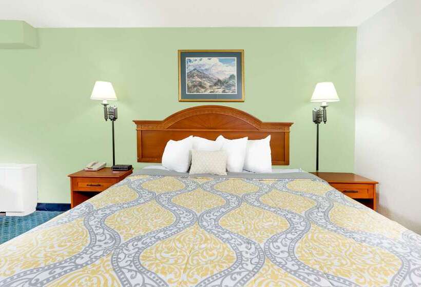 호텔 Days Inn By Wyndham Cedar Falls University Plaza