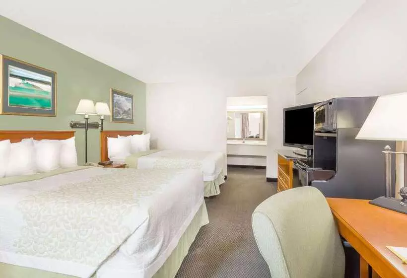 호텔 Days Inn By Wyndham Cedar Falls University Plaza