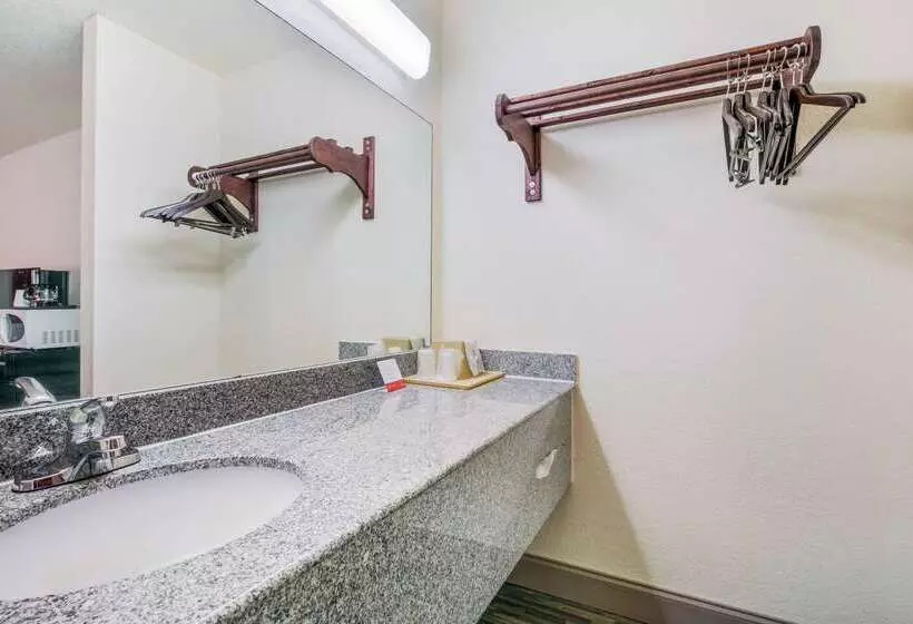 Отель Econo Lodge & Suites Brinkley