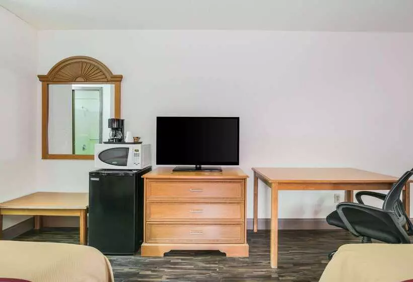 Отель Econo Lodge & Suites Brinkley