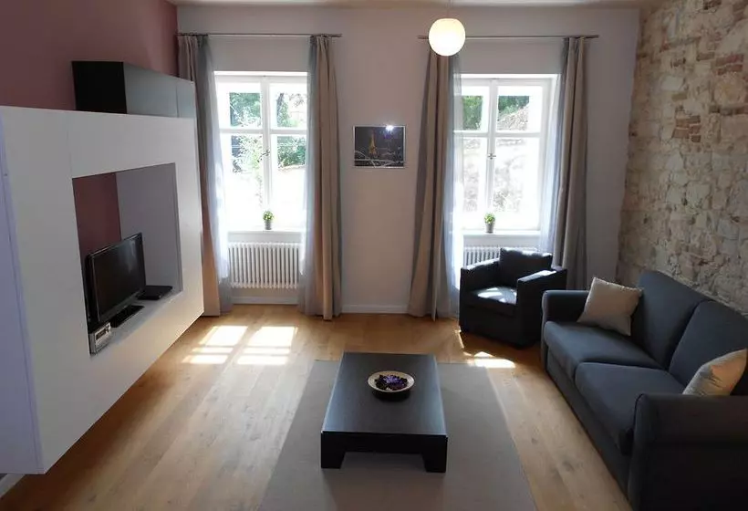 Hotelli MH Apartments Central Prague