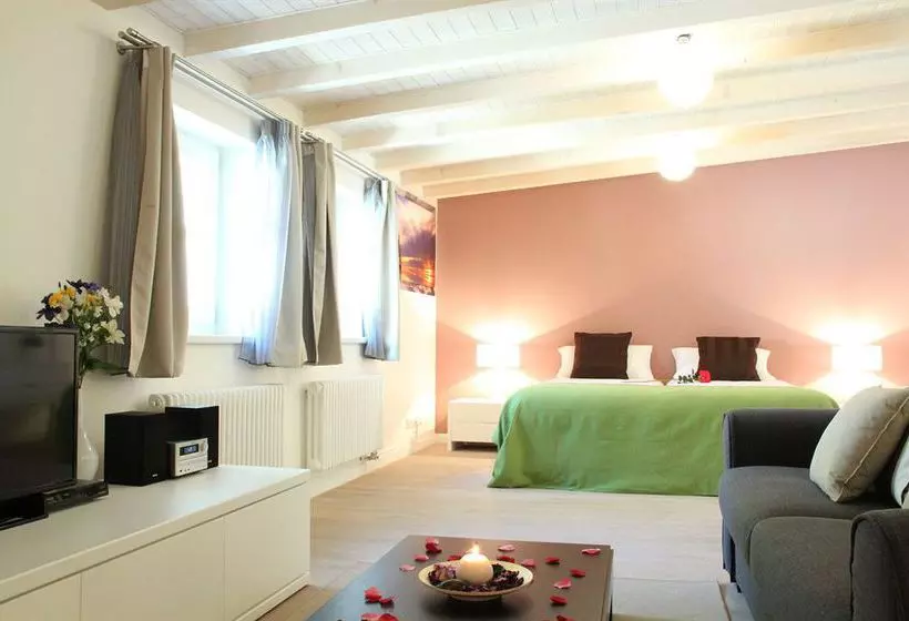 Hotelli MH Apartments Central Prague