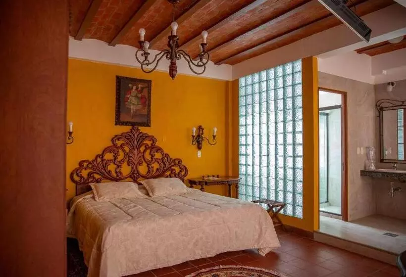 هتل Monasterio