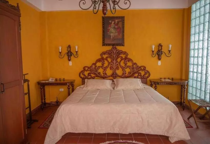 هتل Monasterio