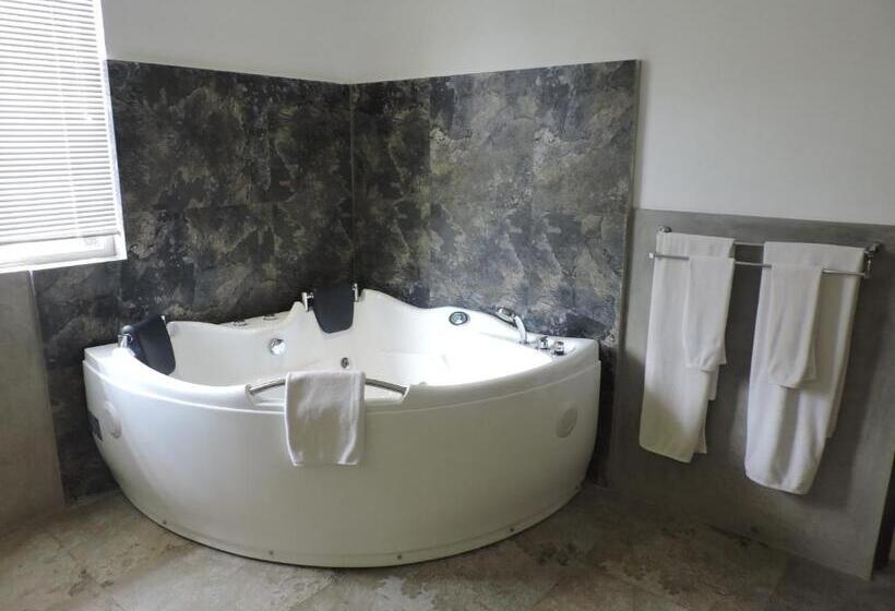 Otel Pigeon Island Beach Resort