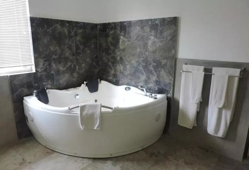 Hotel Pigeon Island Beach Resort