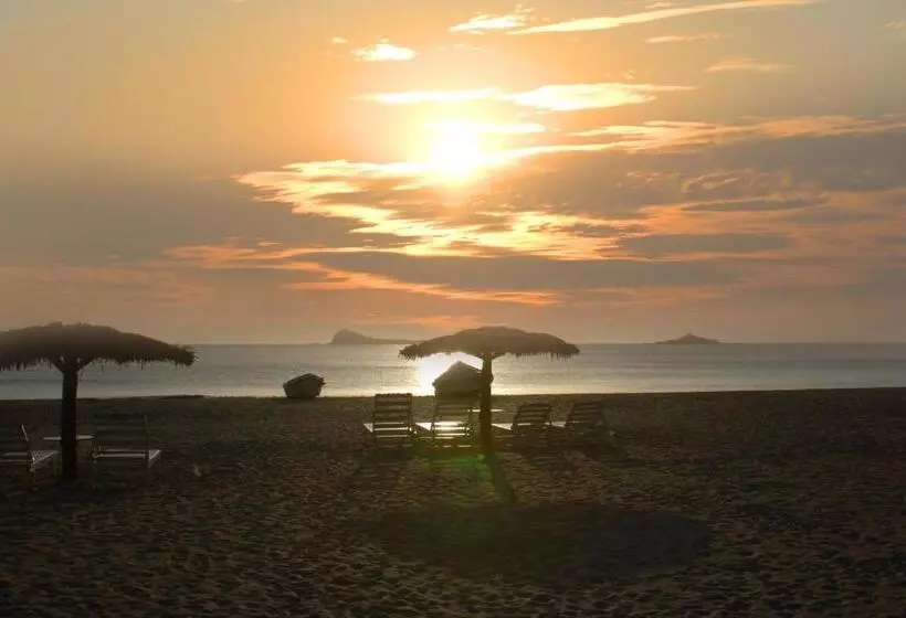 Hotel Pigeon Island Beach Resort