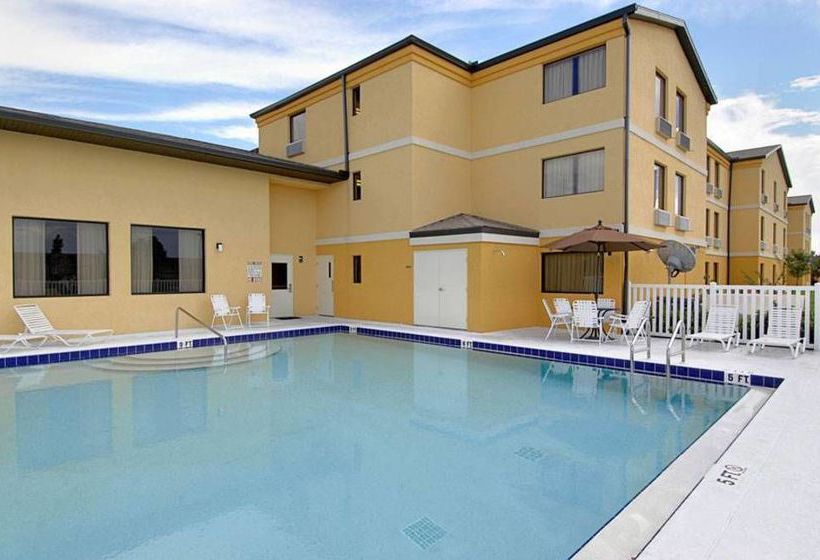 בית מלון כפרי Regency Inn and Suites