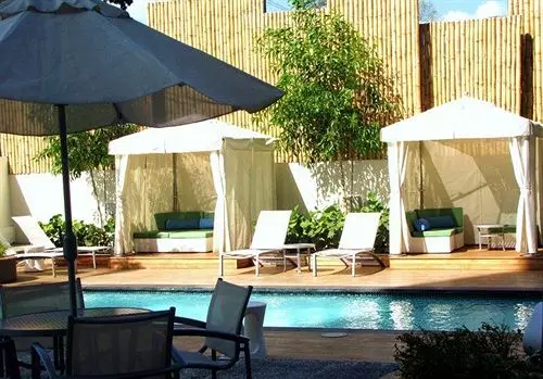هتل The Carlton Savannah