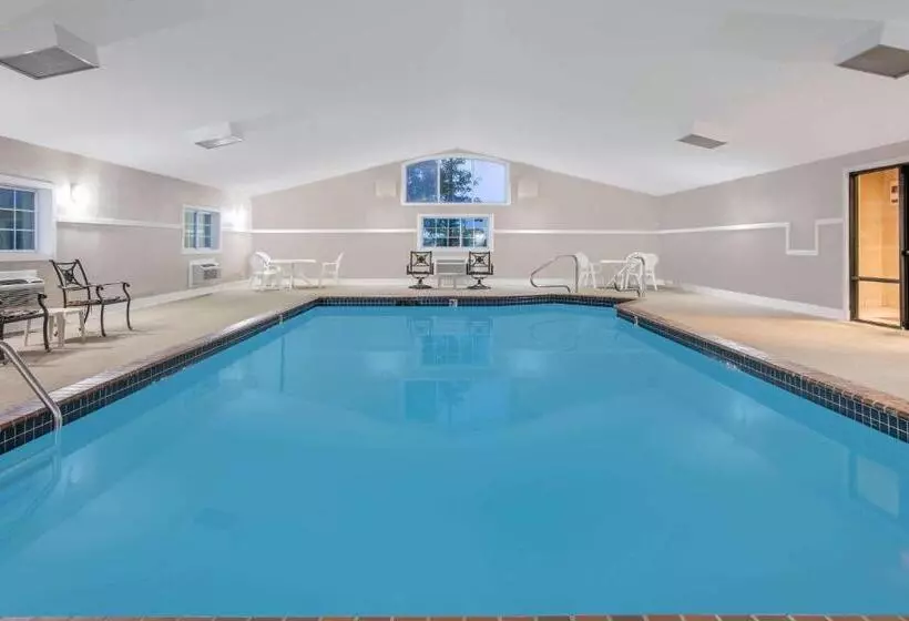 Отель Baymont By Wyndham Lawton