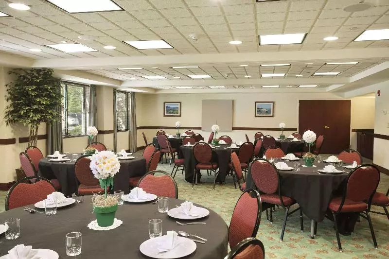 Otel Comfort Inn & Suites Lake George