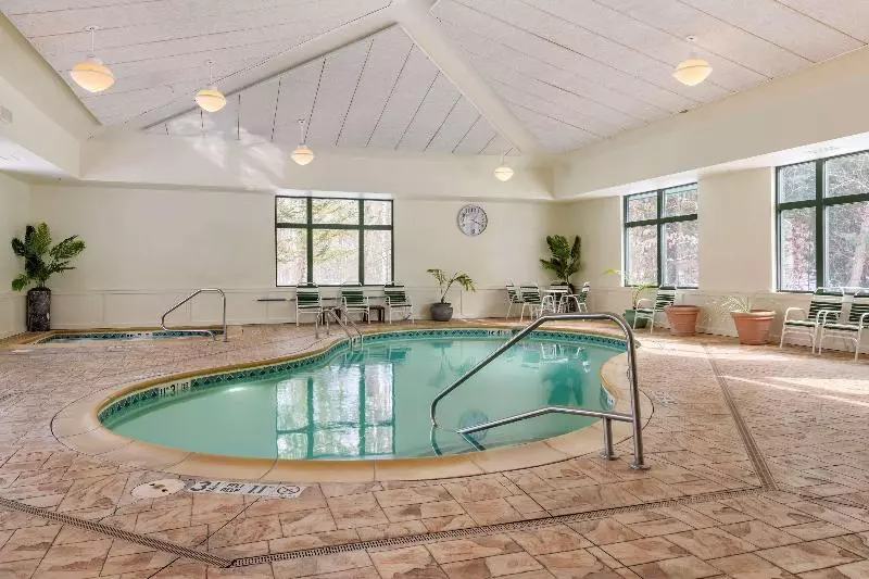 Otel Comfort Inn & Suites Lake George