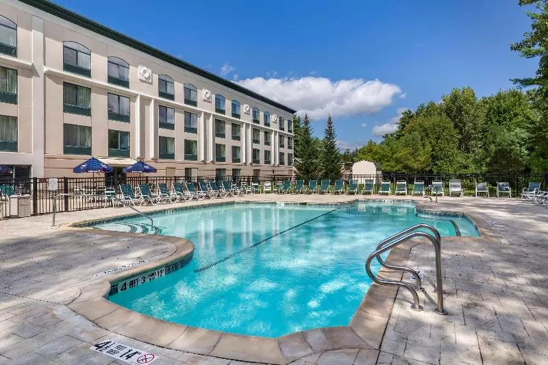 Otel Comfort Inn & Suites Lake George