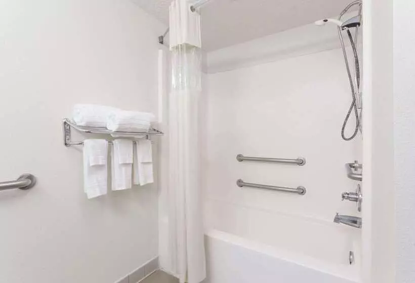 בית מלון כפרי Jesup Inn & Suites