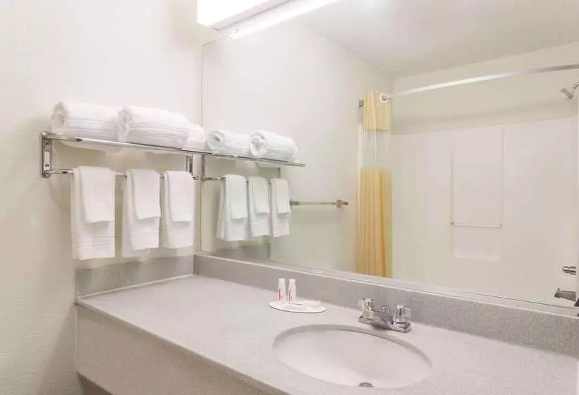 בית מלון כפרי Jesup Inn & Suites