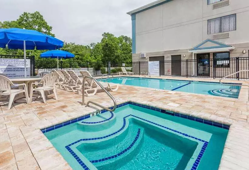 בית מלון כפרי Jesup Inn & Suites