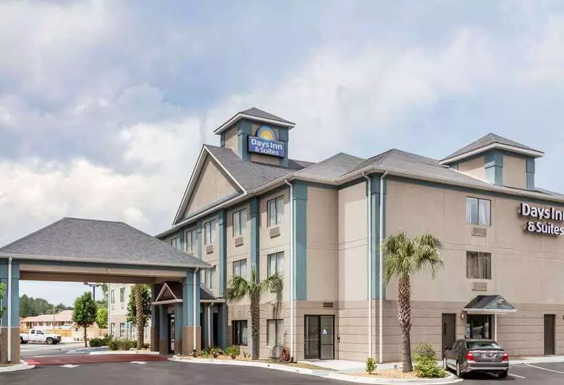 בית מלון כפרי Jesup Inn & Suites