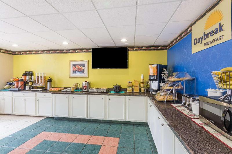 Отель Jesup Inn & Suites