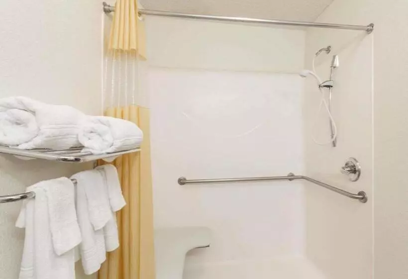 בית מלון כפרי Jesup Inn & Suites