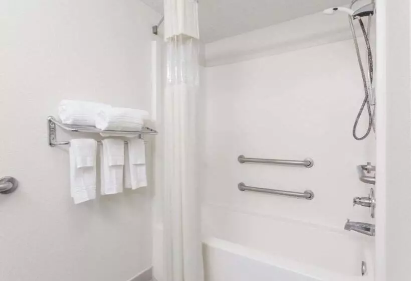 בית מלון כפרי Jesup Inn & Suites