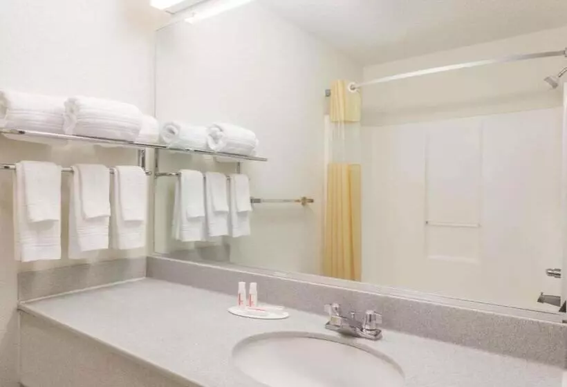 בית מלון כפרי Jesup Inn & Suites