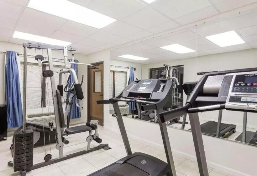 בית מלון כפרי Jesup Inn & Suites