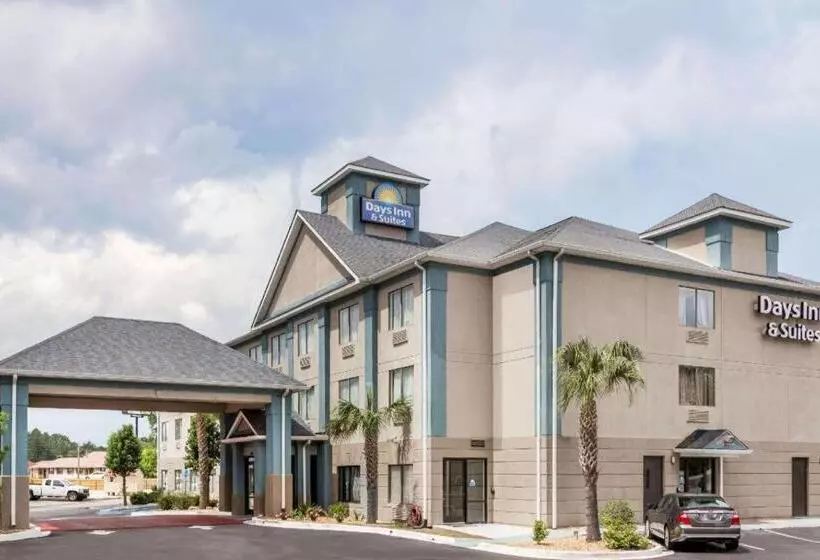 בית מלון כפרי Jesup Inn & Suites